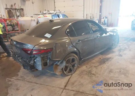 2018 Alfa Romeo Giulia Awd из США, поврежденный, VIN ZARFAEDN7J7564091